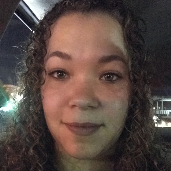 Meet your Posher, Gabrielle - Picture 1 of 1